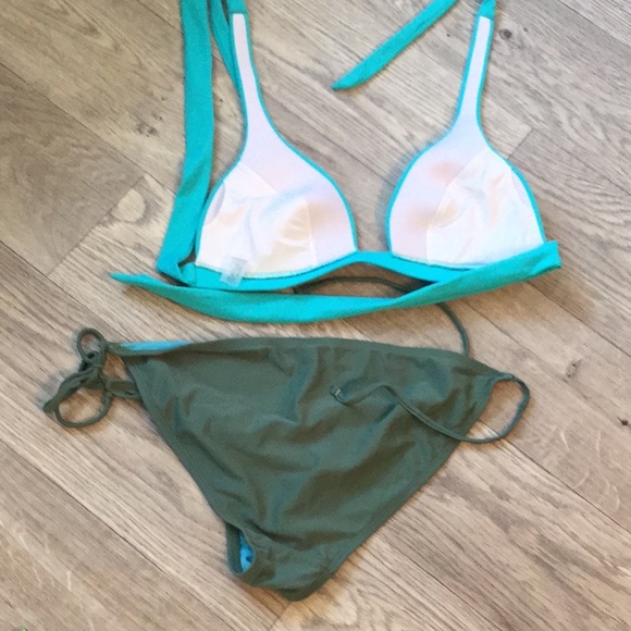 Bikini - Picture 4 of 4